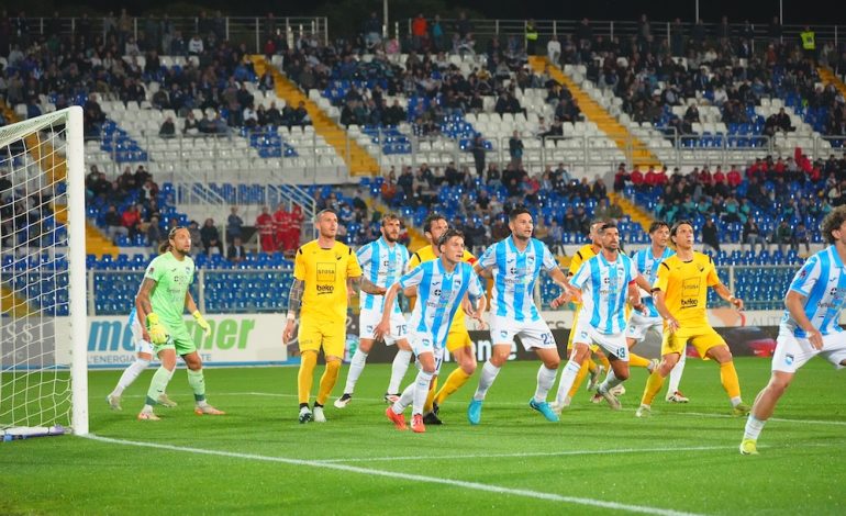La Pianese emoziona ancora, ma vince il Pescara (2-1). Le zebrette salutano i playoff e la stagione