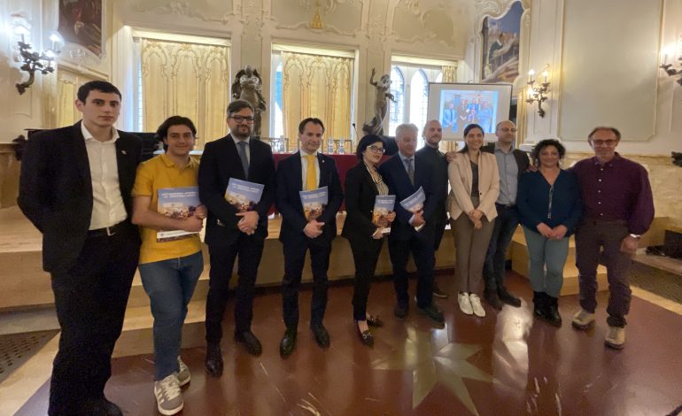 “Una profonda amicizia nel segno dell’Aquila”: cent’anni di legame tra Contrada e Città in un volume