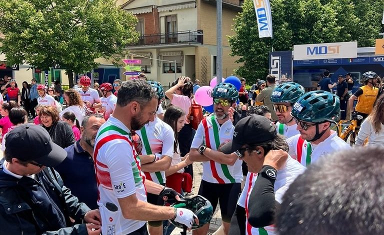Monteroni d’Arbia: una grande festa e tantissime persone per la partenza del Giro-E
