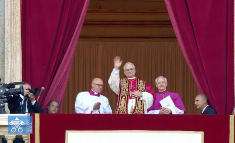 Robert Francis Prevost è il nuovo Santo Padre e si chiamerà Leone XIV: “La Chiesa deve costruire ponti e dialoghi. Il male non prevarrà”
