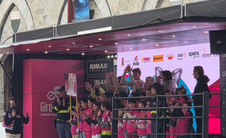 Biciscuola, i bambini delle classi 4A/C della scuola primaria Pascoli protagonisti del Giro d’Italia