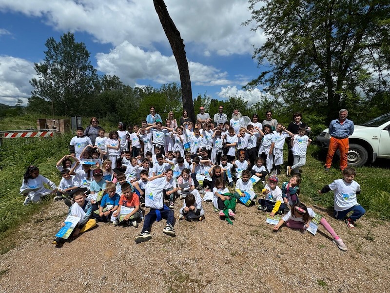 L’attenzione per le api, per la natura, per la biodiversità. La lezione speciale del Consorzio di Bonifica (e dell’Università di Pisa) ai bambini di Buonconvento