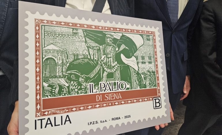 Presentato a Roma il francobollo dedicato al Palio di Siena