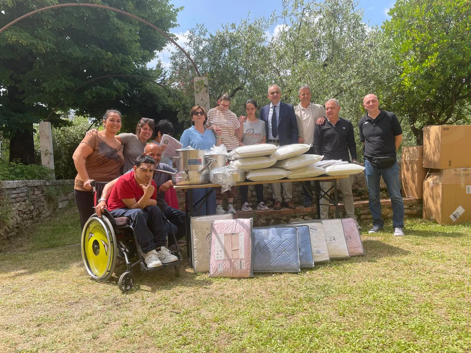 Dalla Congrega La Paglietta della contrada della Torre materiale a beneficio dell’associazione Sesto Senso